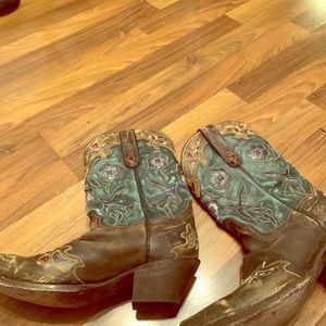 Women’s cowboy boots